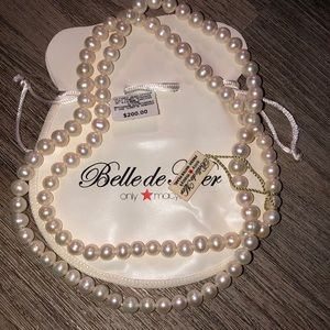 Classic cultured pearl necklace